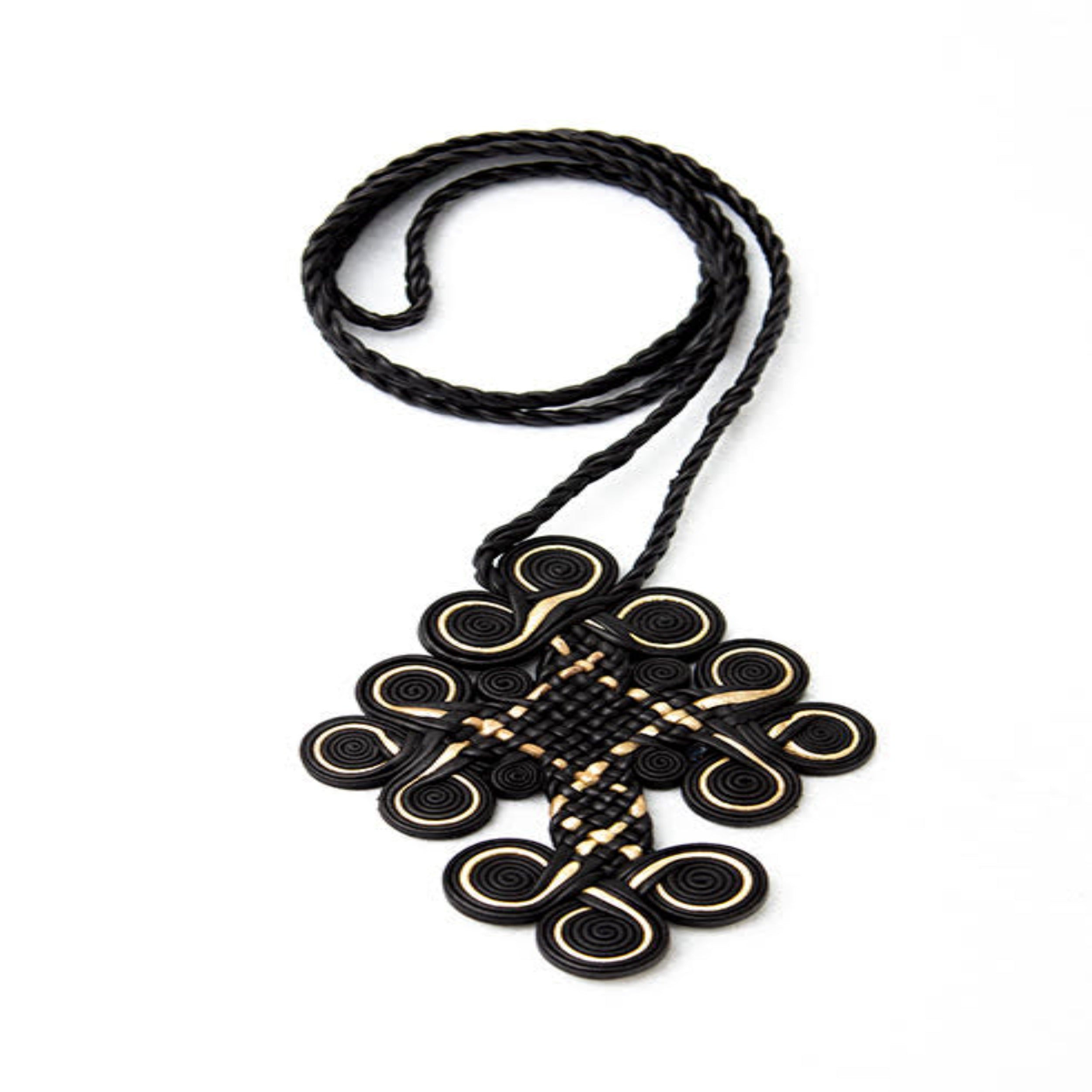 cruz de bendición de la mano del sacerdote